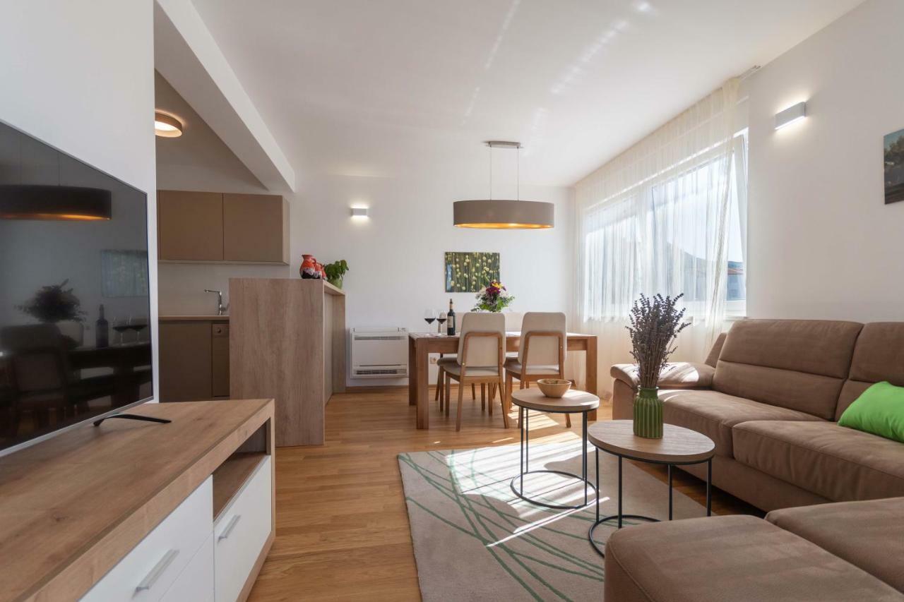 Apartment House Ivan John Podstrana Esterno foto